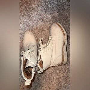 Women's Lace Up Boots - Cream